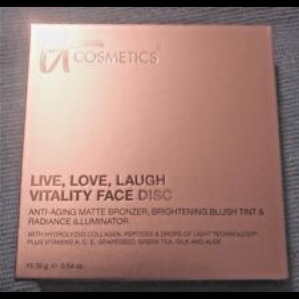 NWT It cosmetics vitality face disc. NEVER opened!